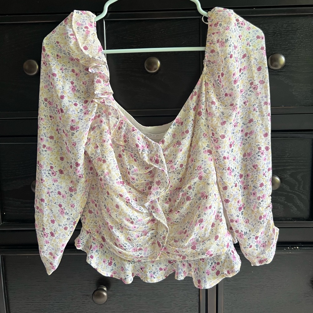 ASTR the label floral top
